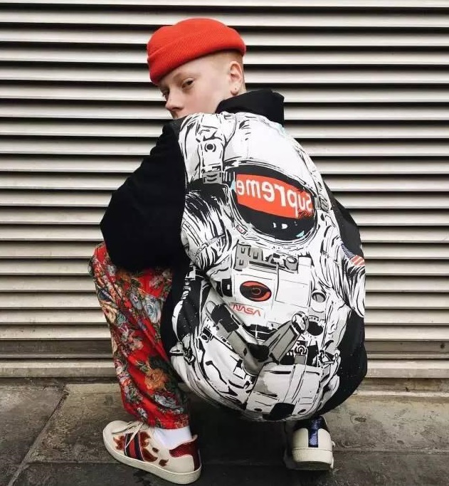 别人14岁就能老练地玩潮、装逼、圈钱，让我等奔三的人情何以堪