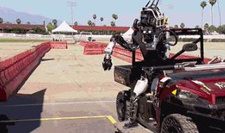 别以为站那么远就射不着你,真是浪费一桶酒