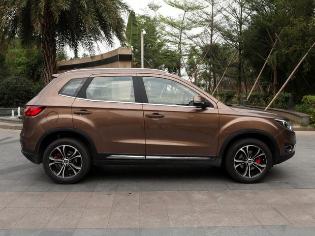 一汽森雅r7油耗多少正常,森雅r7和宝骏510哪个好