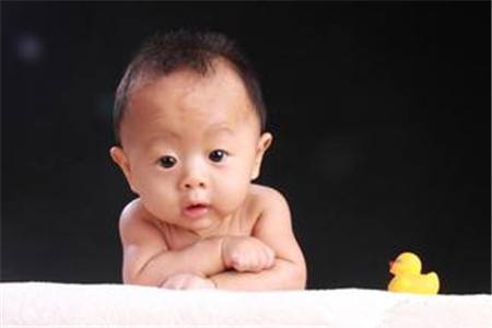 8个月宝宝总是拉稀怎么回事,宝宝8个多月最近拉稀怎么回事