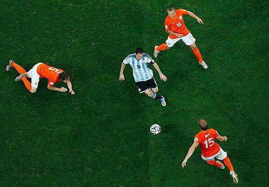 踢足球能提高腿的力量吗,踢足球可以提升篮球脚步吗