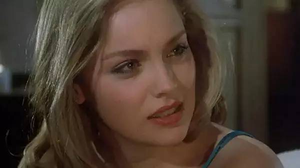 要不是导演*拍偷**女明星，这个很多人心目中的经典画面就不复存在了