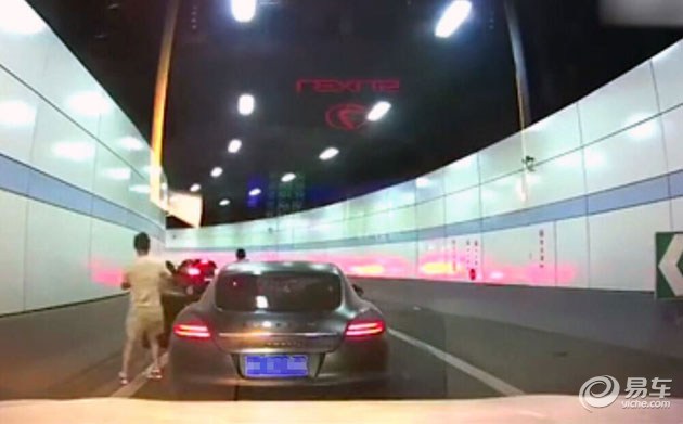 开车千万别有路怒症,冲动是魔鬼开车不斗气