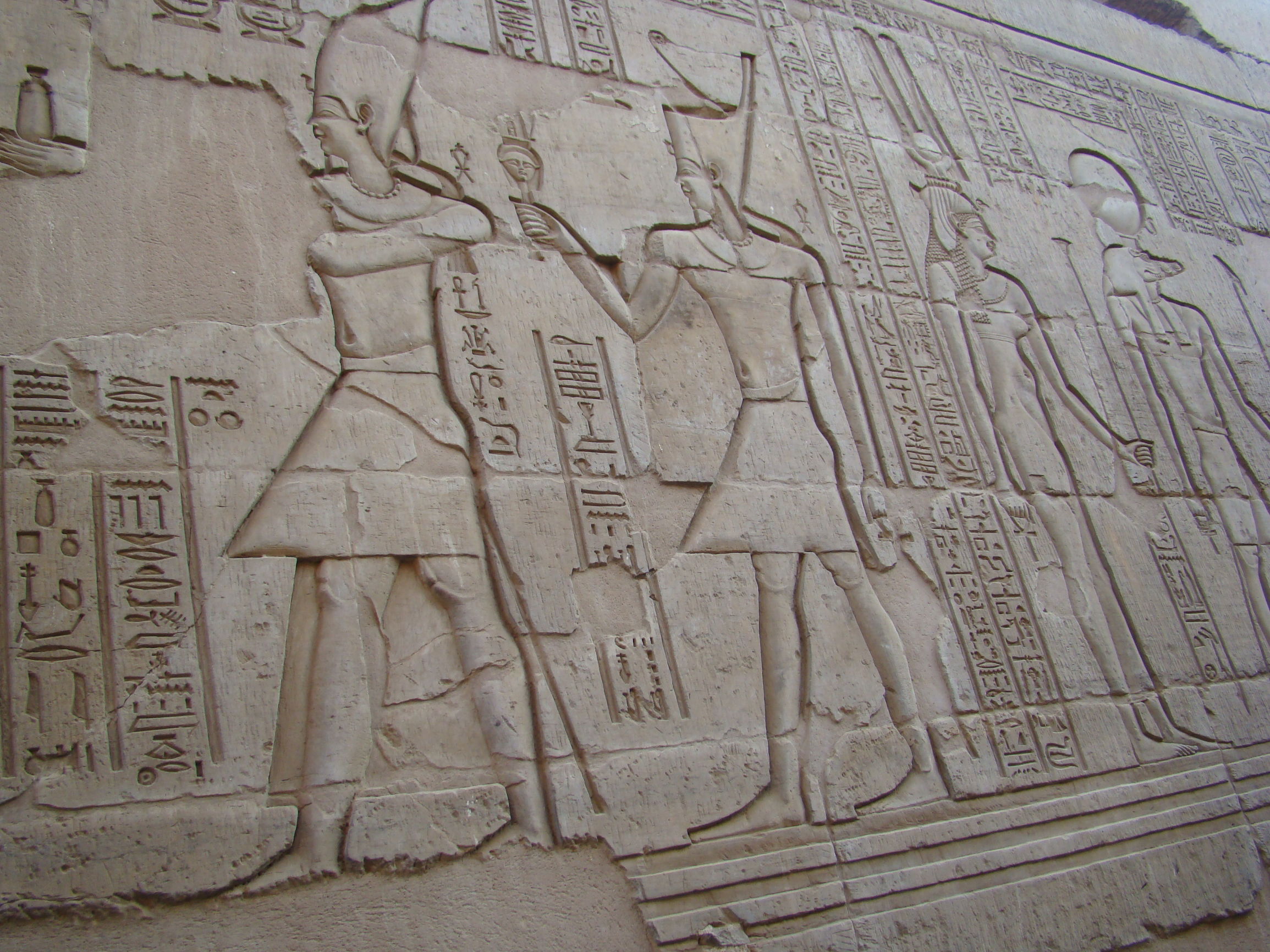 埃及三大著名的金字塔,埃及金字塔探秘纪录片