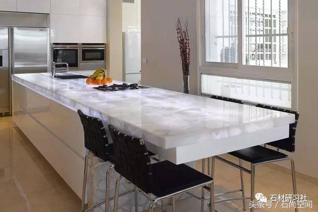 镜面碳晶板家装效果,白水晶简装效果图