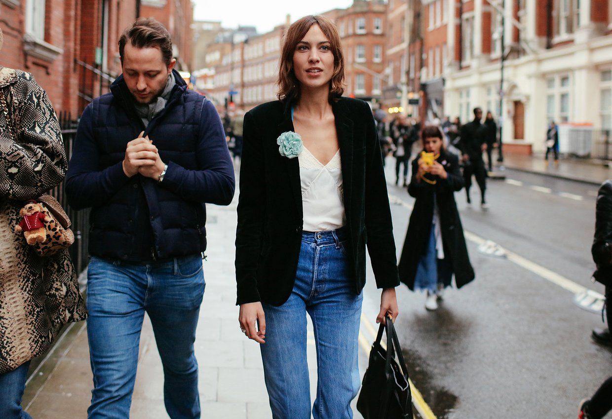 伦敦时装周时尚衣服穿搭,最新时装周街拍包包