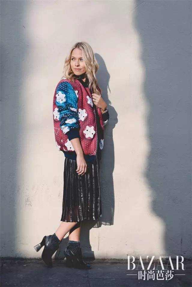 只有棒球外套配上百褶裙，才叫“我的少女时代”！