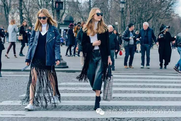 爆款羽绒服谁穿都好看,冬天穿什么颜色的羽绒服最好看