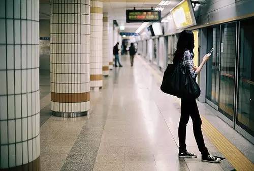 音乐呼啸而过的青春:《恋恋风尘》