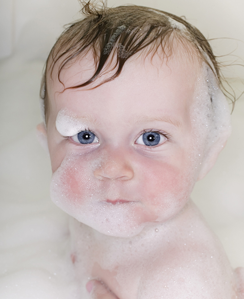 如何解决宝宝洗澡的难题,帮助宝宝洗澡的最佳方法