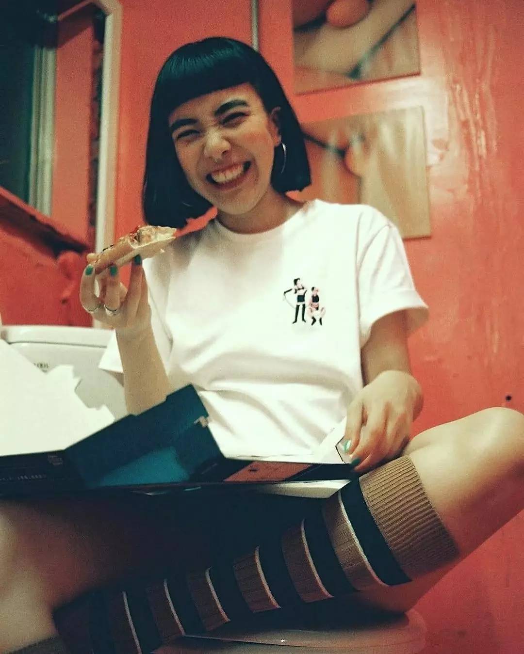 t恤牛仔甜酷,今夏流行这4种t恤时尚又百搭