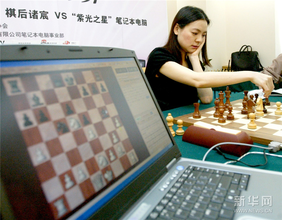 人机大战首局柯洁苦战落败,柯洁三盘人机大战