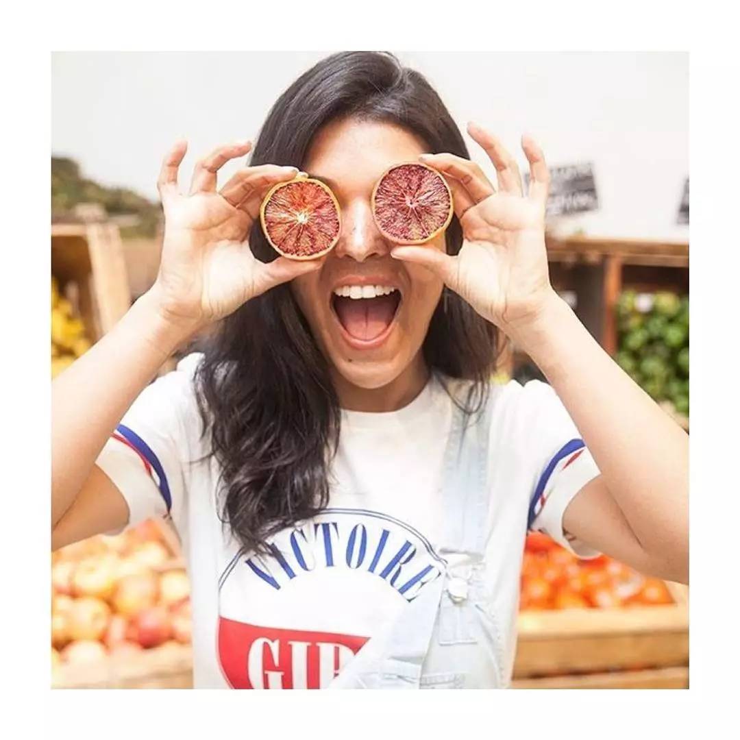 t恤牛仔甜酷,今夏流行这4种t恤时尚又百搭