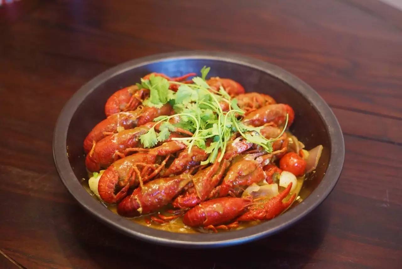 6张桌子,2个包厢,城南这家连导航都搜不到的私房小馆子,却藏着《食神》级别的蛋炒饭……