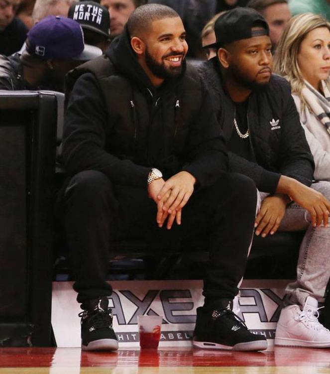 yeezy350白斑马哪年的好,国内最贵的鞋是多少钱