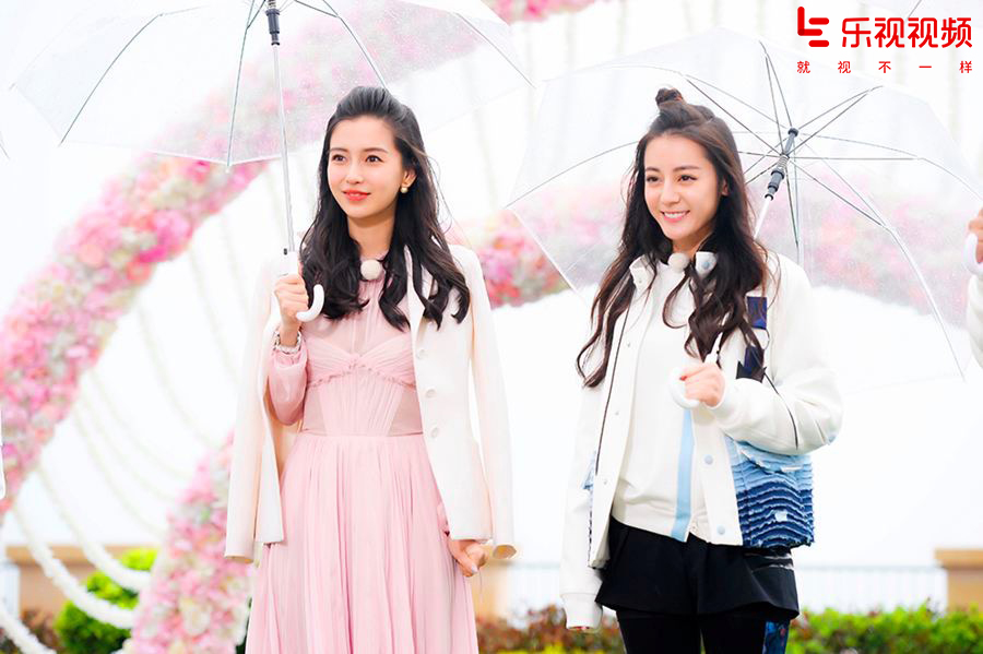 奔跑吧4位女mc,奔跑吧两个女的对比照