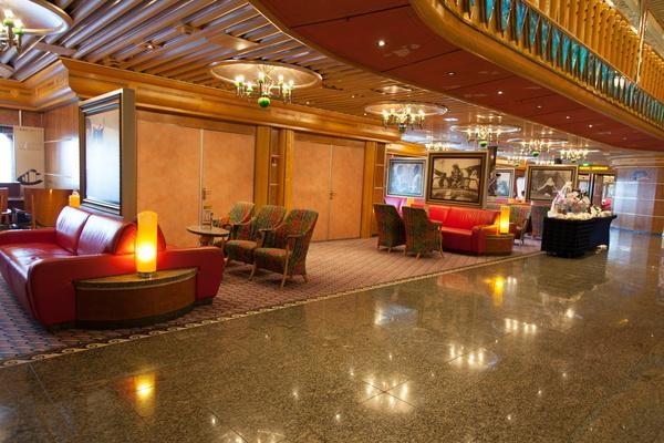 坐着豪华游轮,坐着邮轮看世界