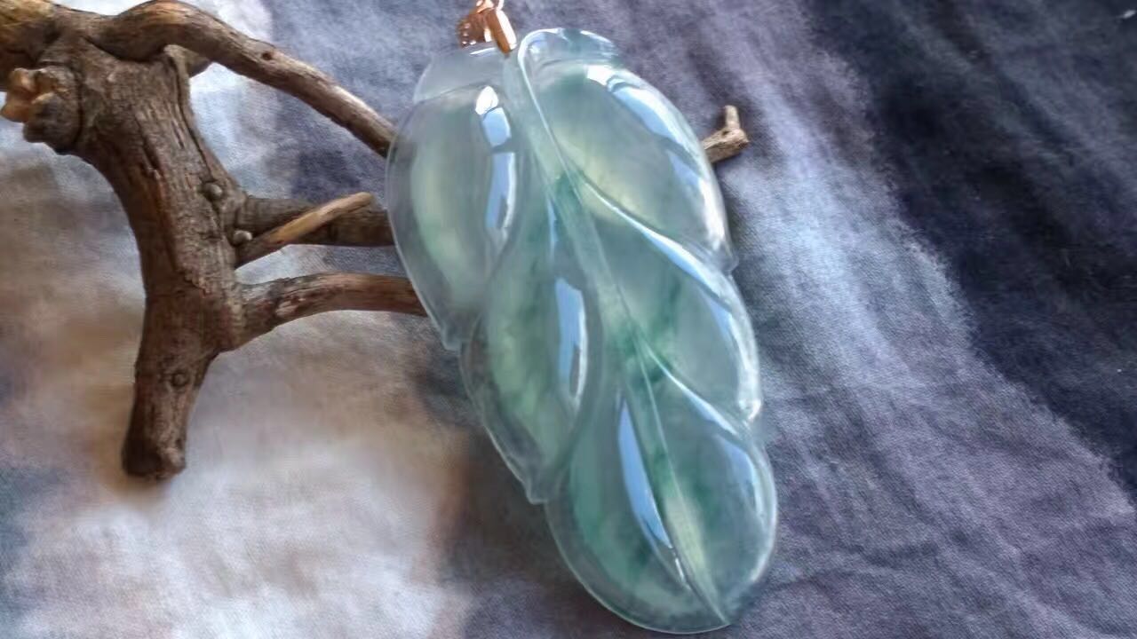 翡翠掉粉,翡翠裂纹不停掉粉