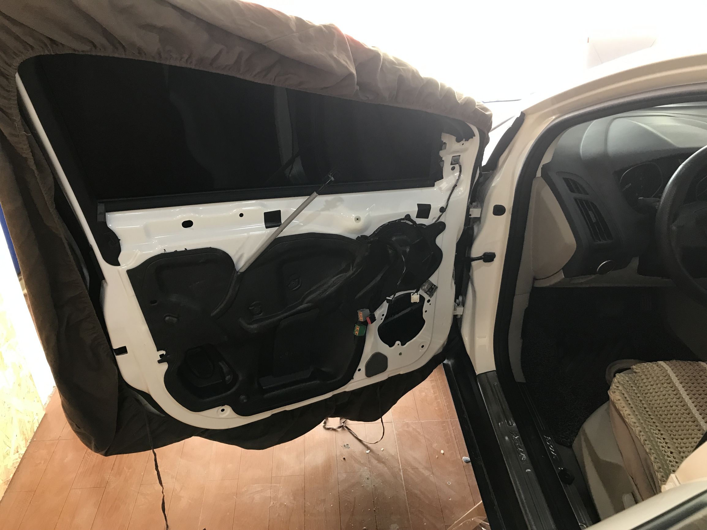 21款福克斯音响低音改装,20款福克斯stline音响改装