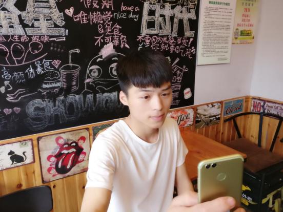 华为nova2颜值好看,高颜值爱自拍买华为nova2