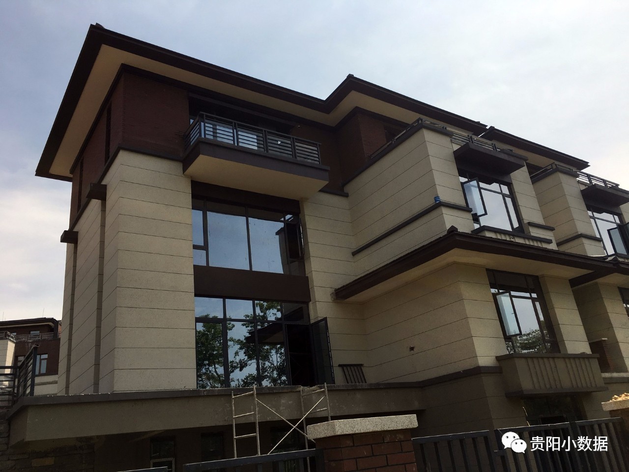 贵阳观山湖楼市,贵阳花溪龙湖景粼天著近期房价