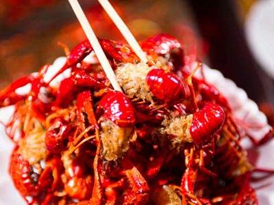 厦门深夜美食小龙虾,厦门和朋友吃小龙虾