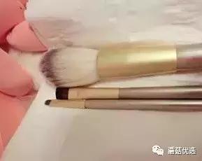 粉扑很久没洗是不是也会卡粉,粉扑很多天没清洗会引起长痘吗