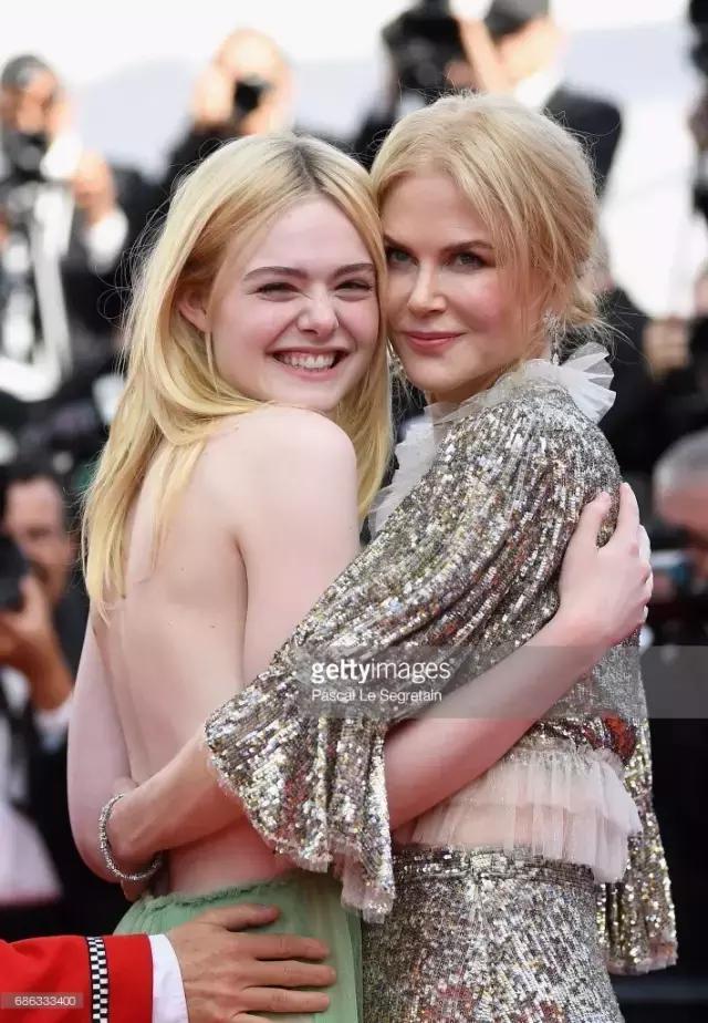 19岁爆红好莱坞女星,好莱坞巨星戛纳电影节红毯