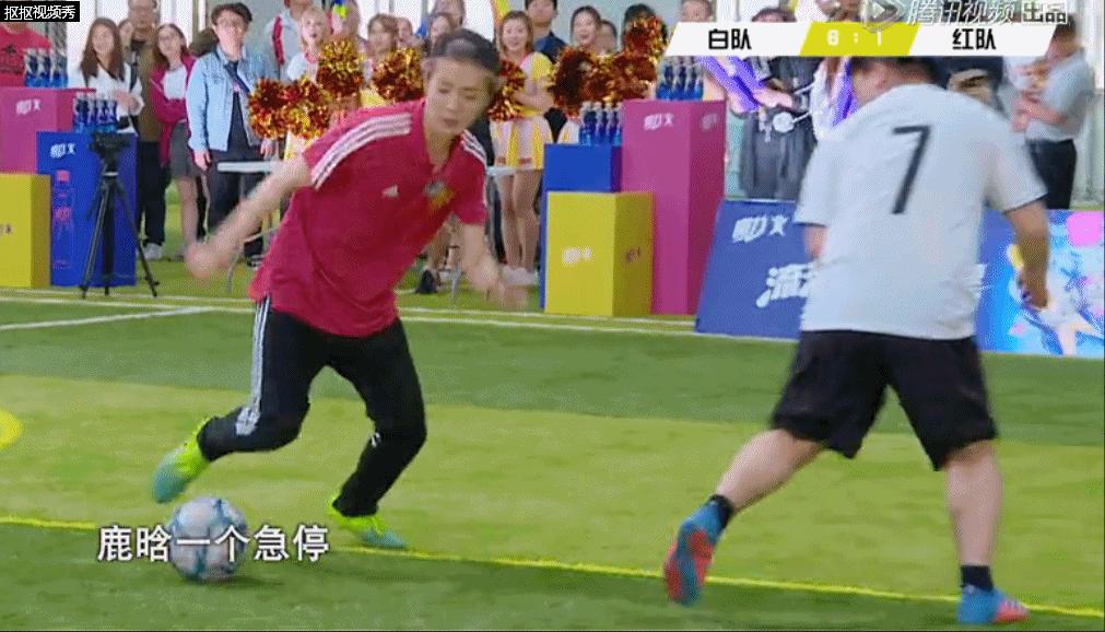 鹿晗拿足球踢应采儿,鹿晗选择足球
