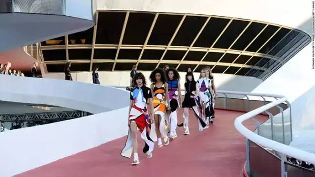 让世界知道你最In！时装精必去高定旅行之地