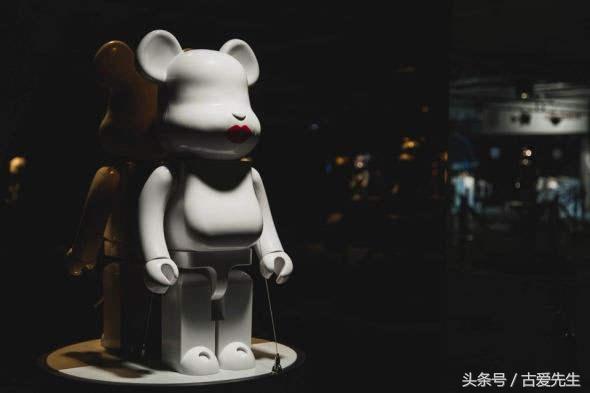 小屁孩才喊*力暴**熊，而我叫他Bearbrick！