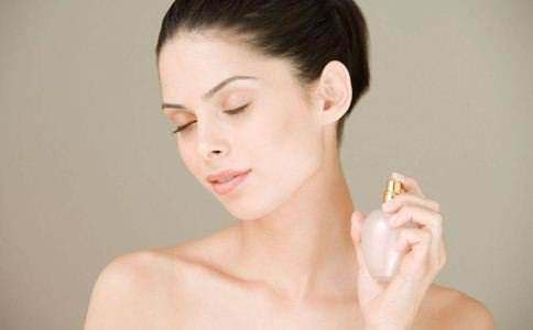 孕六个月闻香水对胎儿有危害吗,孕妇闻香水对胎儿有影响吗