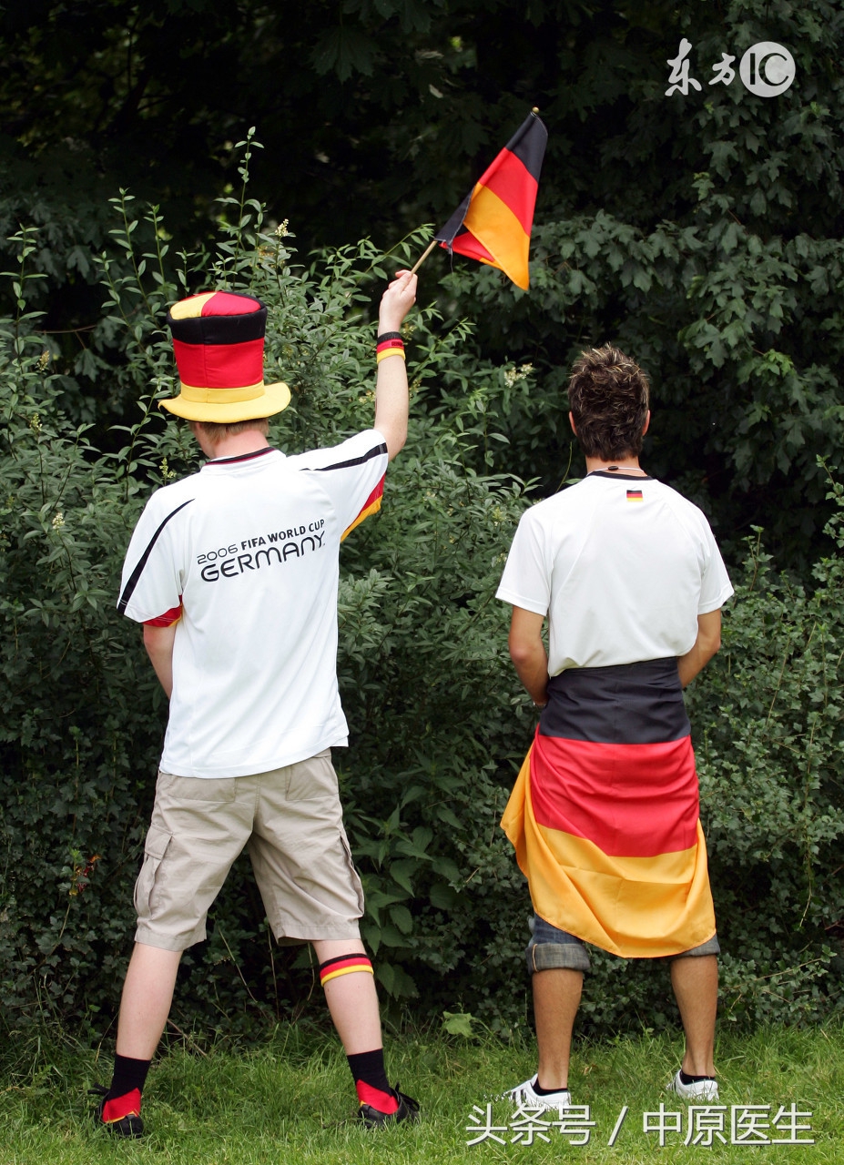 打牌憋尿,小编时差点晕过去