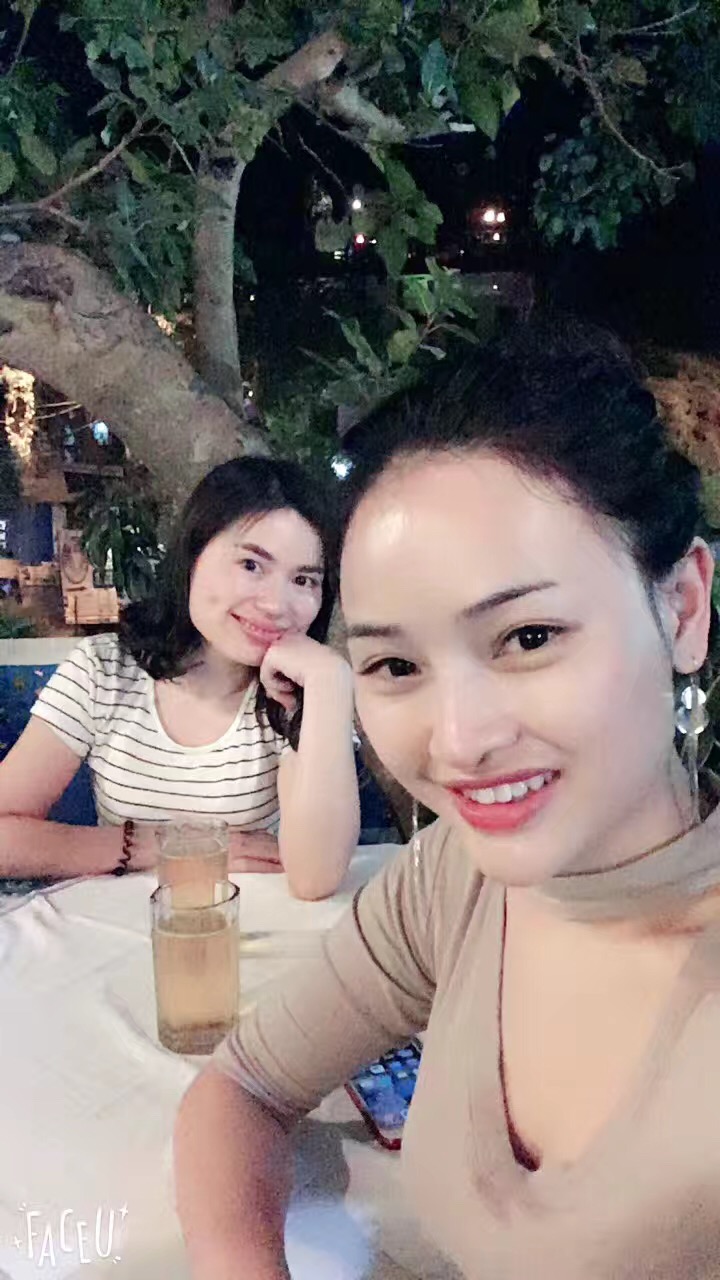 两个小姑娘只身前往印度遇到骗局,两个女孩被人骗到山里