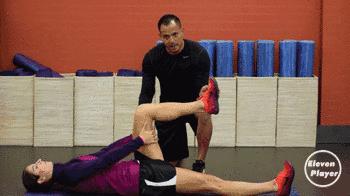 足球运动员健身的训练方法,足球拉伸训练100个经典动作