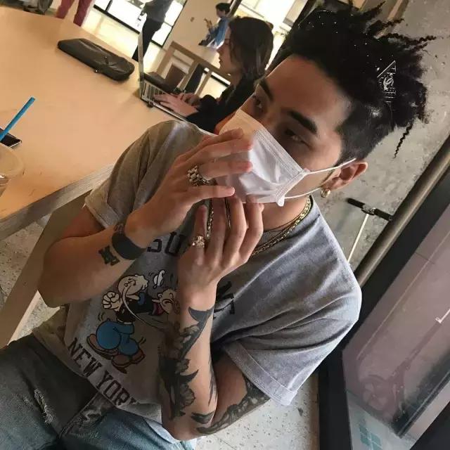 头条｜除了GD，他才是韩国嘻哈圈最会穿衣男人！