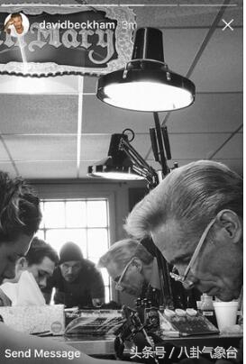 贝克汉姆:比和小七玩亲亲,网友关注点却是他的纹身,满满都是爱