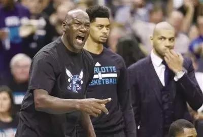 拉里·伯德之后美国白人球星几乎绝迹，乔丹一手遮天，征服所有黑人白人球迷