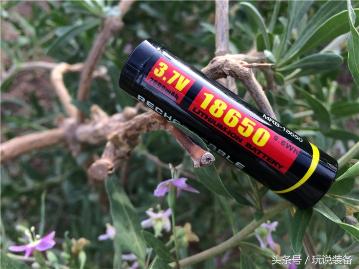 能给手机充电也能当支架,能给手机充电能连wifi的充电宝