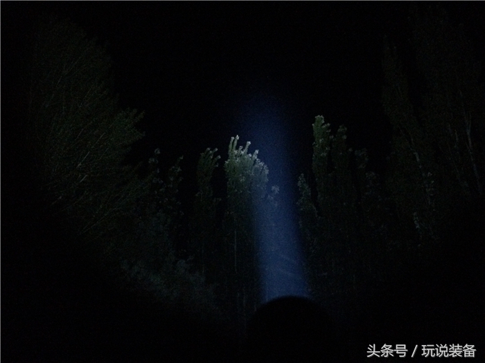 能给手机充电也能当支架,能给手机充电能连wifi的充电宝