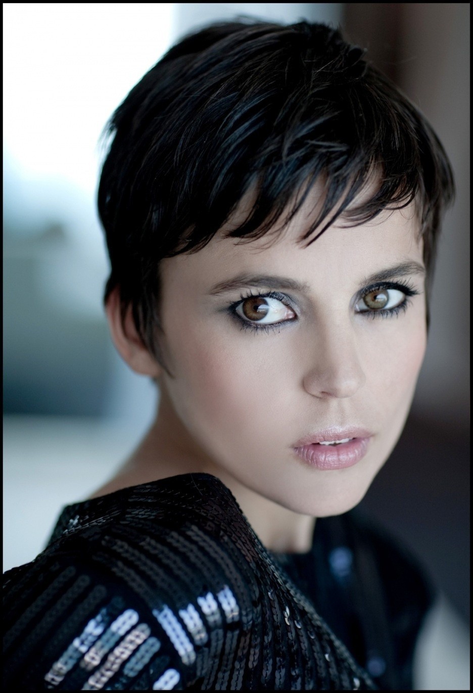 别光看加朵,她身边也都是女神啊丨赏色