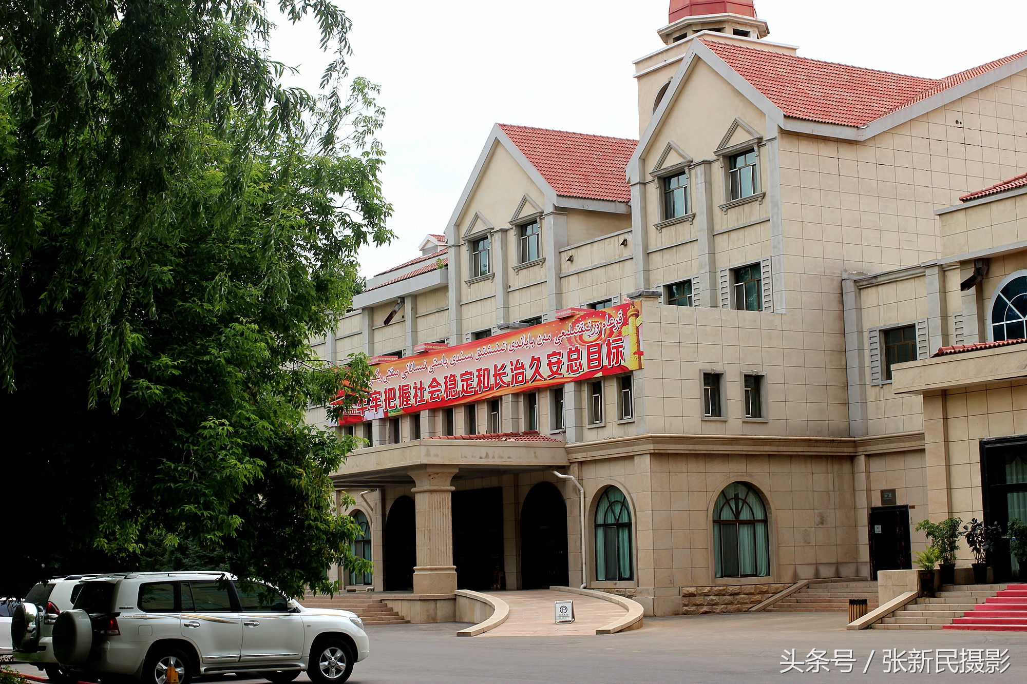 百年俄罗斯建筑保存完好白杨茂盛