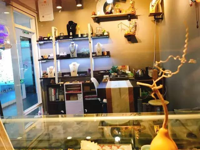 高层写字楼观景阳台 (高端写字楼空中花园观景台)