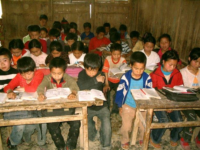 15岁孩子自卑胆小怎么办,总是自卑不自信还胆小懦弱怎么办