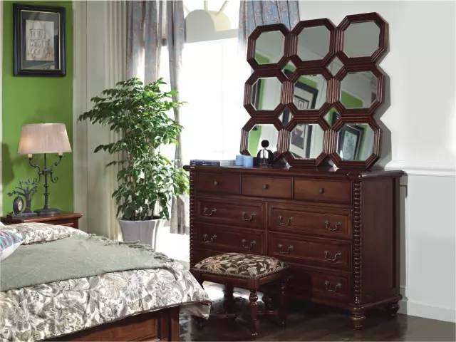 小边柜极简风格,有边柜的背景墙