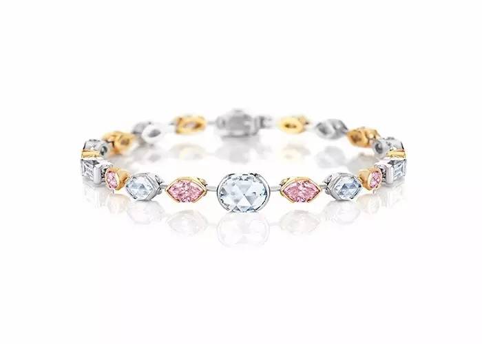 范冰冰全程陪伴,范冰冰踏上戛纳红毯的那一刻