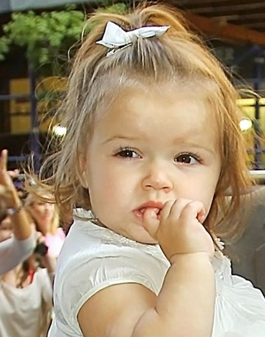 萌娃陪你过六一!足坛8大可爱宝贝:小七萌翻全场迷你罗子承父业