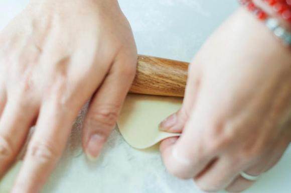 包饺子的好看又简单的方法教程,怎样包饺子又快又好看的详细教程