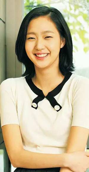 粉底们的《奶酪陷阱》：奶冻、微光、慕丝粉饼，谁还能赢气垫粉底