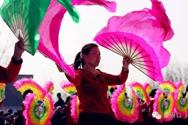 河南新县苏河镇闹元宵舞龙表演,舞龙舞狮闹元宵